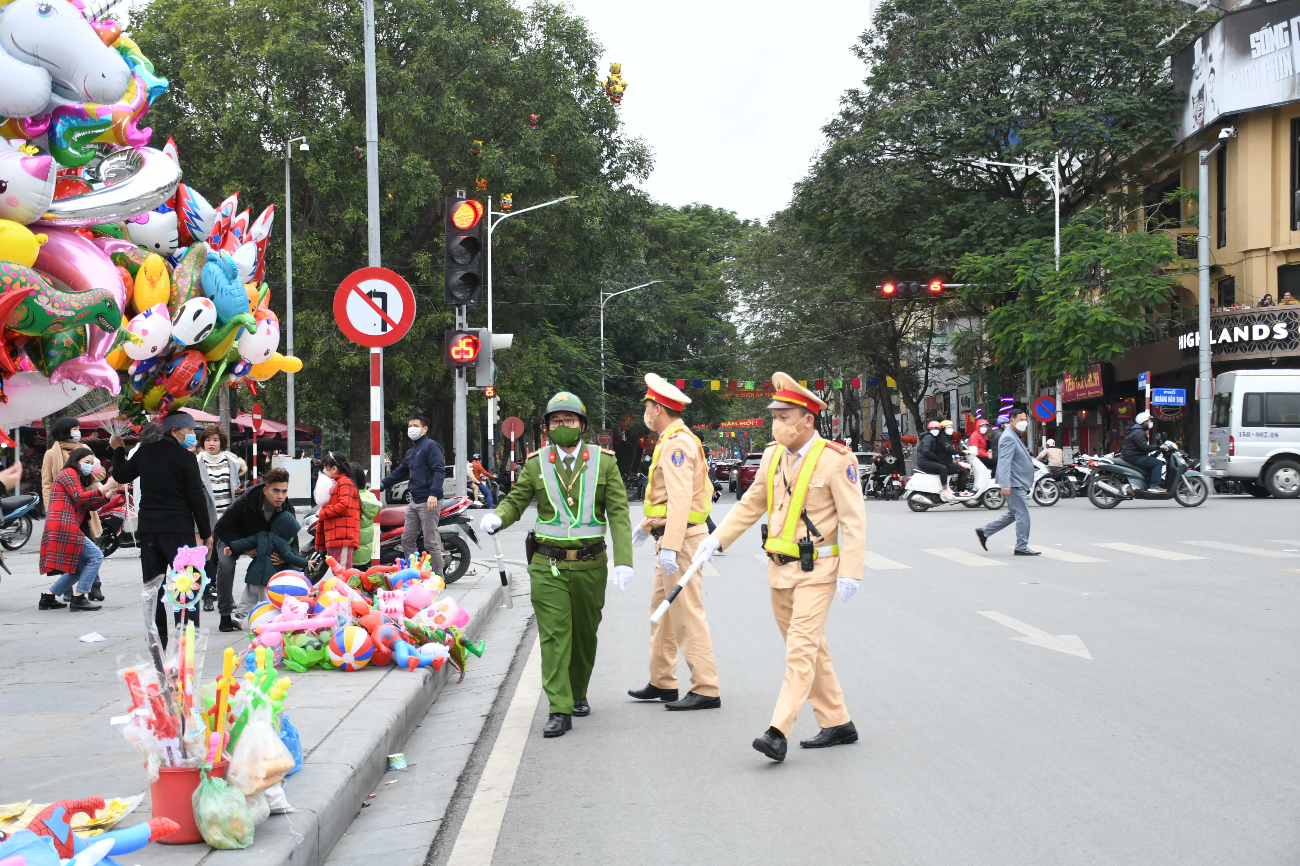 Công an quận Hồng Bàng tăng cường quản lý các tuyến phố đi bộ